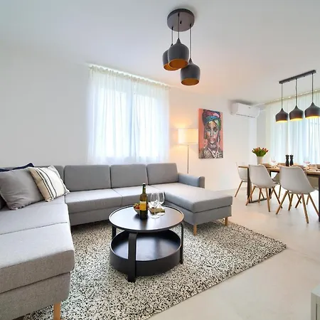 Apartment Navi *
