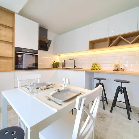 Apartment Navi *
